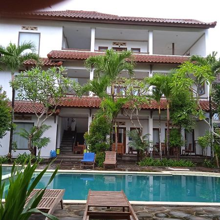 Family House Hotel Kuta Kuta (Lombok) Exterior foto