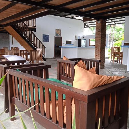 Family House Hotel Kuta Kuta (Lombok) Exterior foto