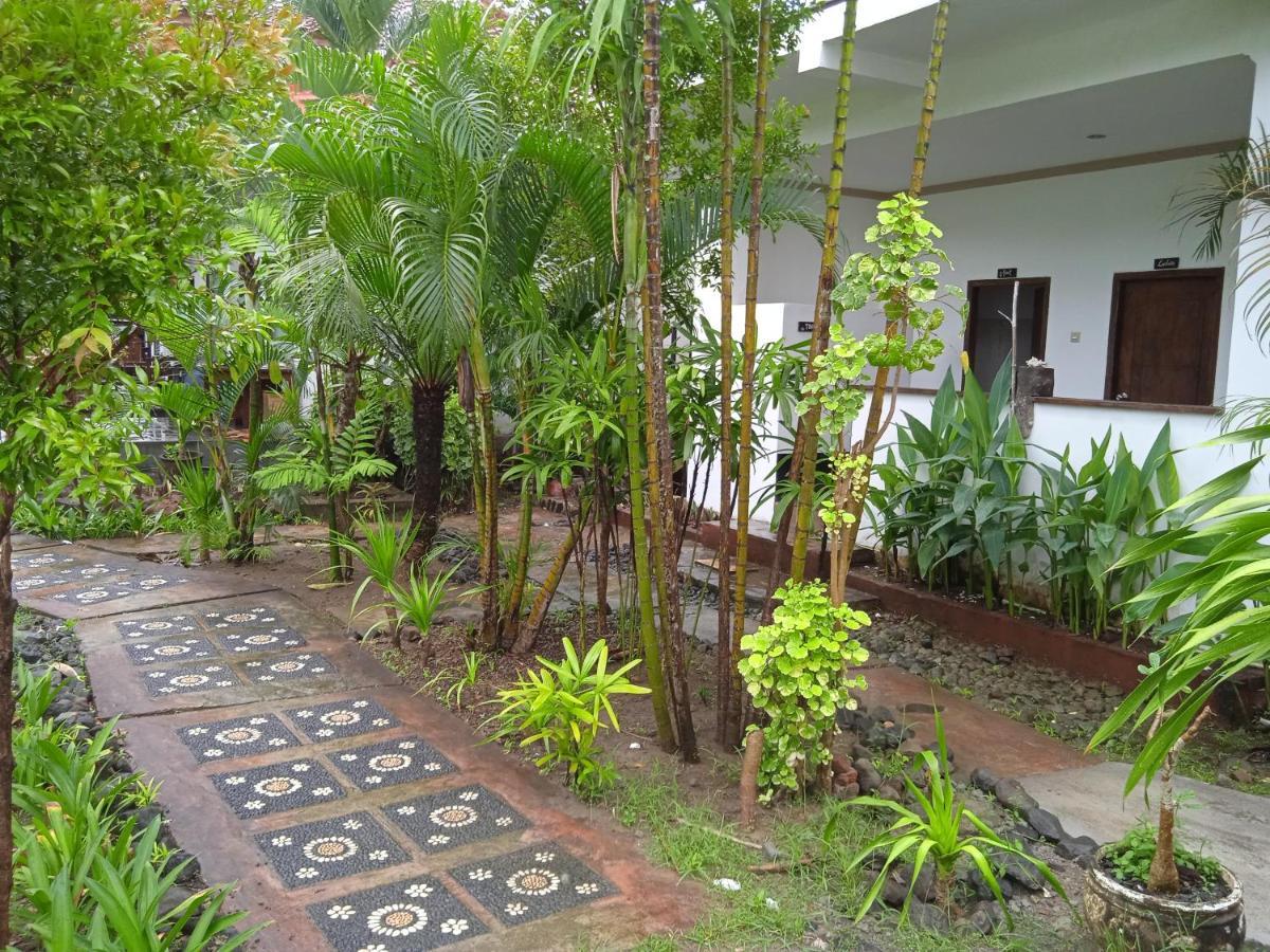 Family House Hotel Kuta Kuta (Lombok) Exterior foto